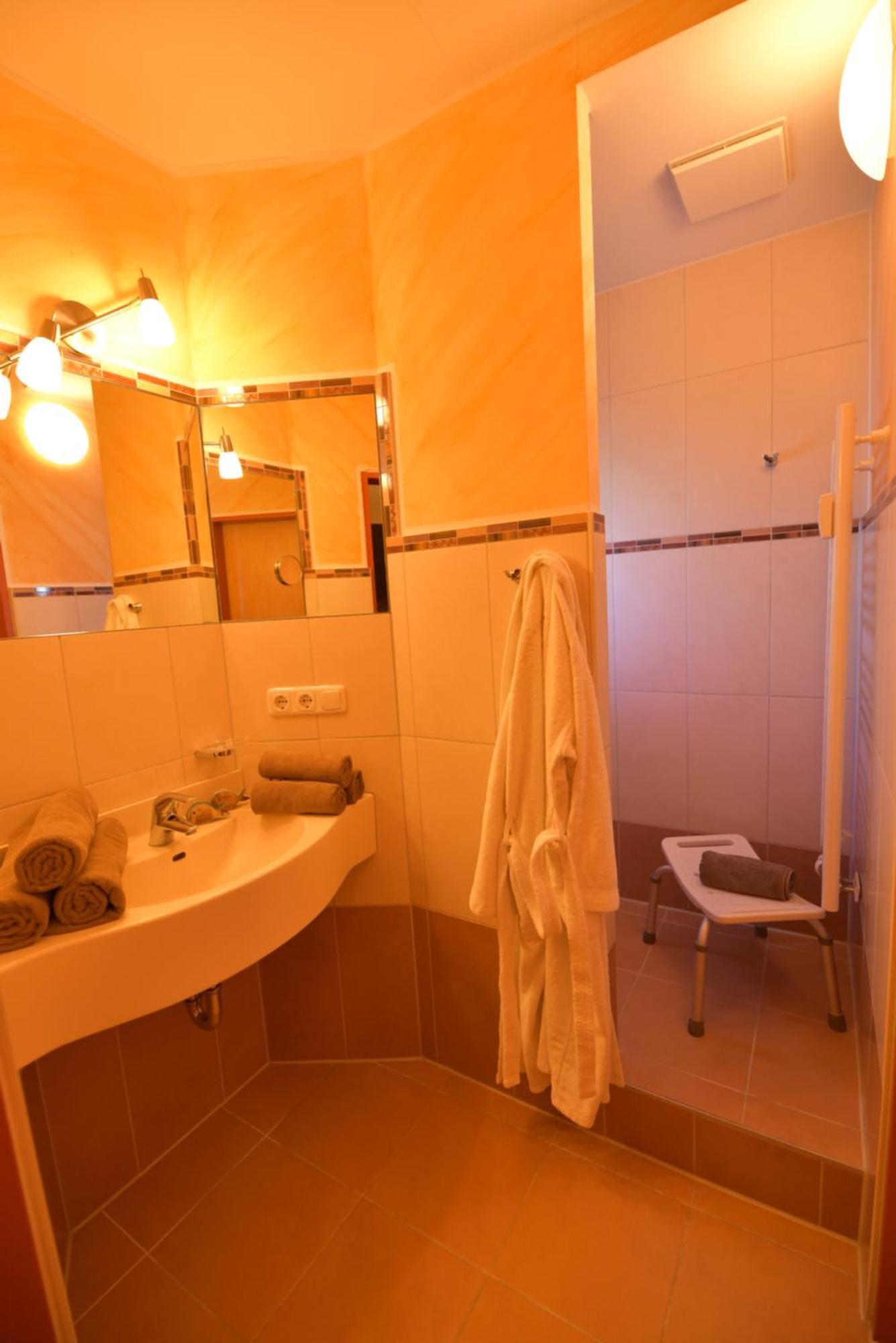 Erlkoenig Gaesteappartements Bad Fussing Ruang foto
